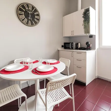 아파트 Guesthost - Isola District & Istria M5 Apt!