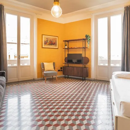 아파트 Guesthost - Isola District & Istria M5 Apt!