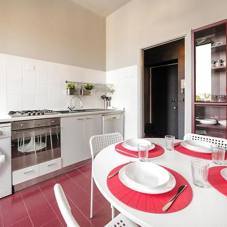 Guesthost - Isola District & Istria M5 Apt! 밀라노