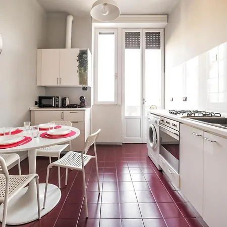 아파트 Guesthost - Isola District & Istria M5 Apt!
