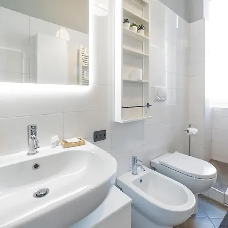 Guesthost - Isola District & Istria M5 Apt! * 밀라노